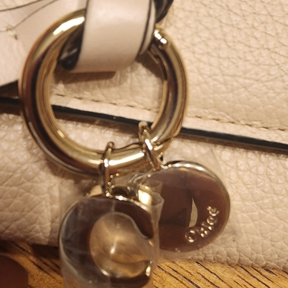 Chloé Alphabet Small Tri-Fold Wallet crafted from grained calfskin New Unused - Picture 3 of 16